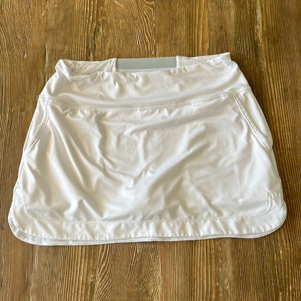 White adjustable waste white Skort size large